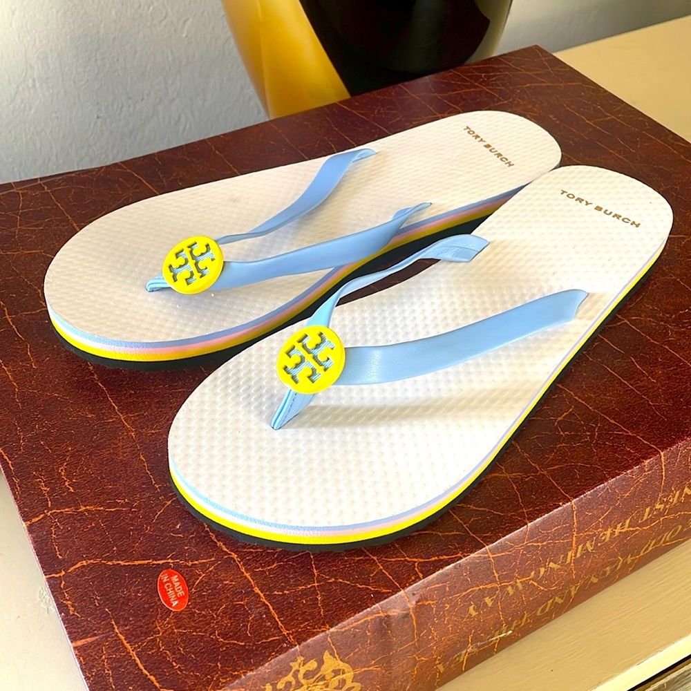 Tory Burch flip flap size 7 new without box